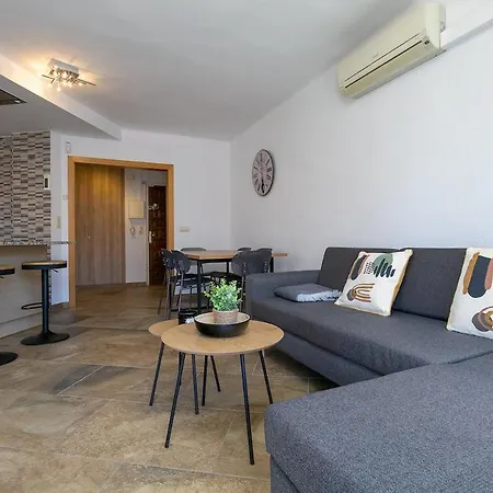V033 - Rocanegra Apartment *